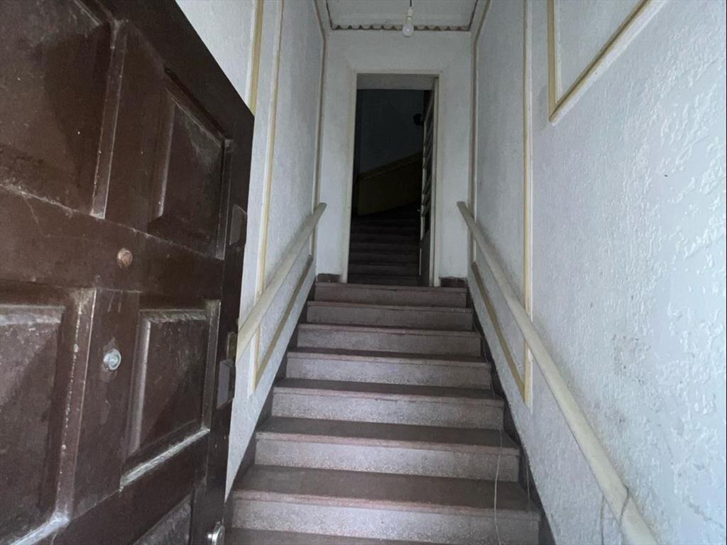 Local comercial + casa de altos sobre Gral Flores