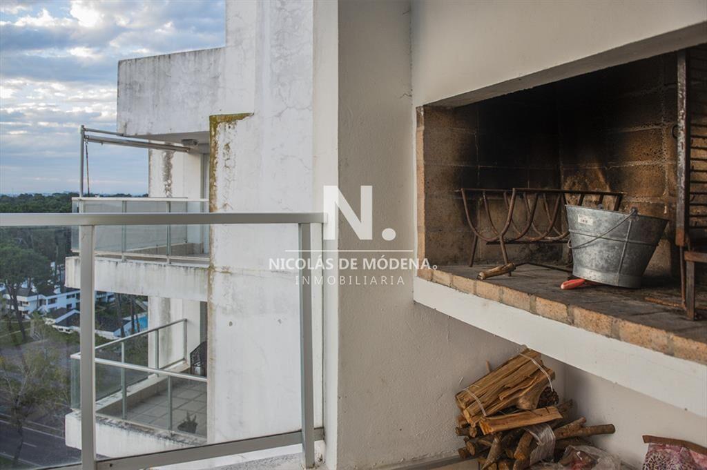 Vende apartamento de 3 dormitorios en Roosevelt