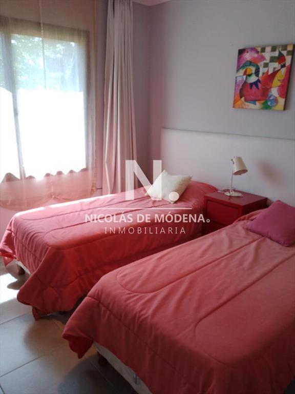 Casa en alquiler anual barrio privado en Parque