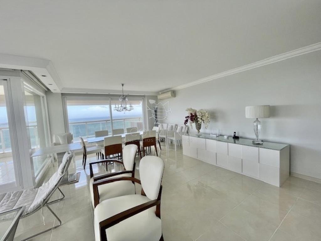 Apartamento en torre de categoría