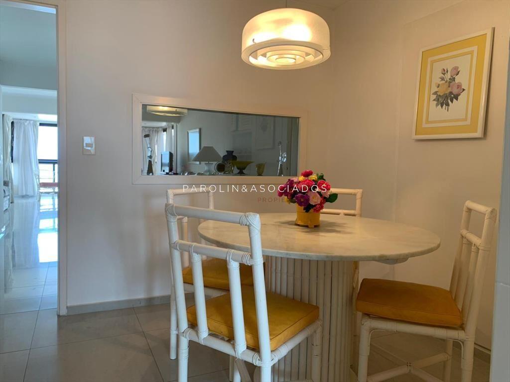 Apartamento en venta de 3 dormitorios en Center,