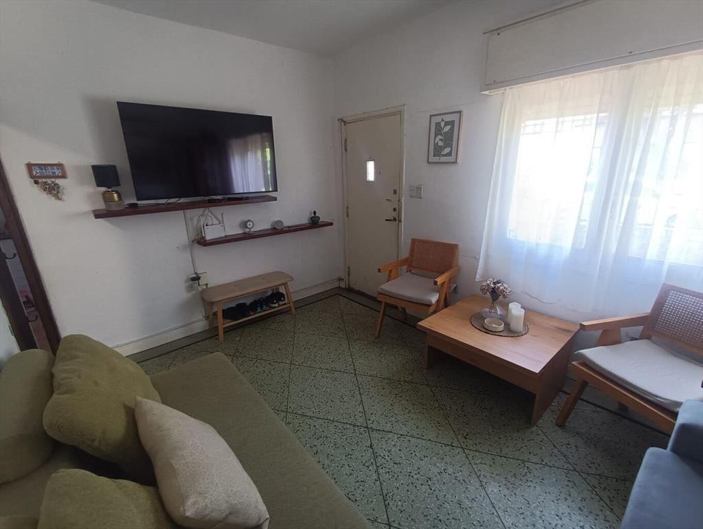 Casa esquina, punto barrial, gran jardín, muy buen estado,