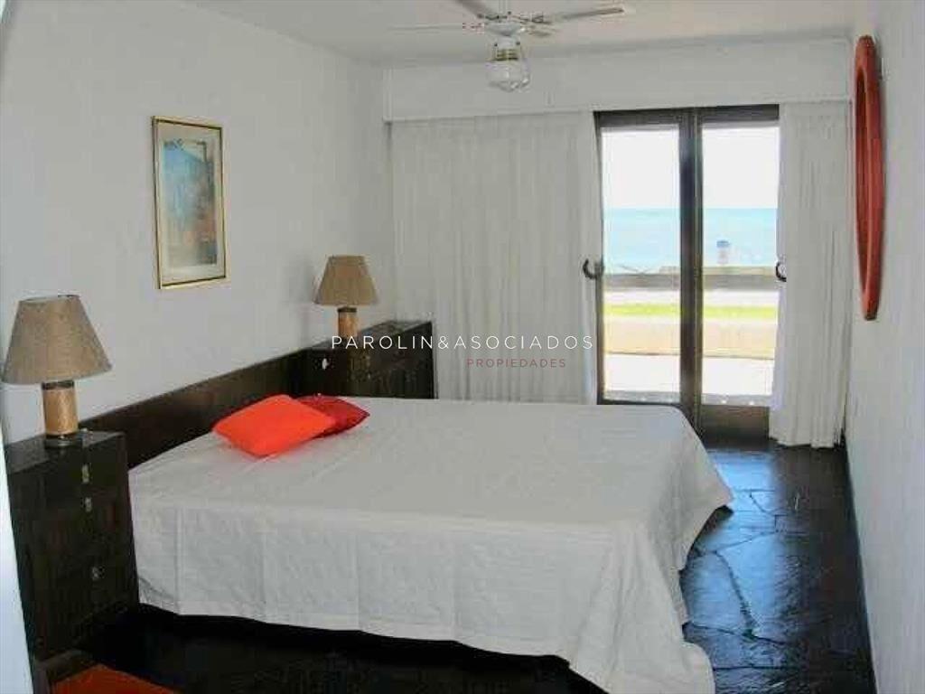 Hermoso apartamento en venta de 3 dormitorios en