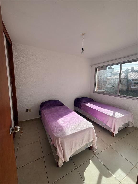 Venta con renta - 2 dormitorios - Cochera -