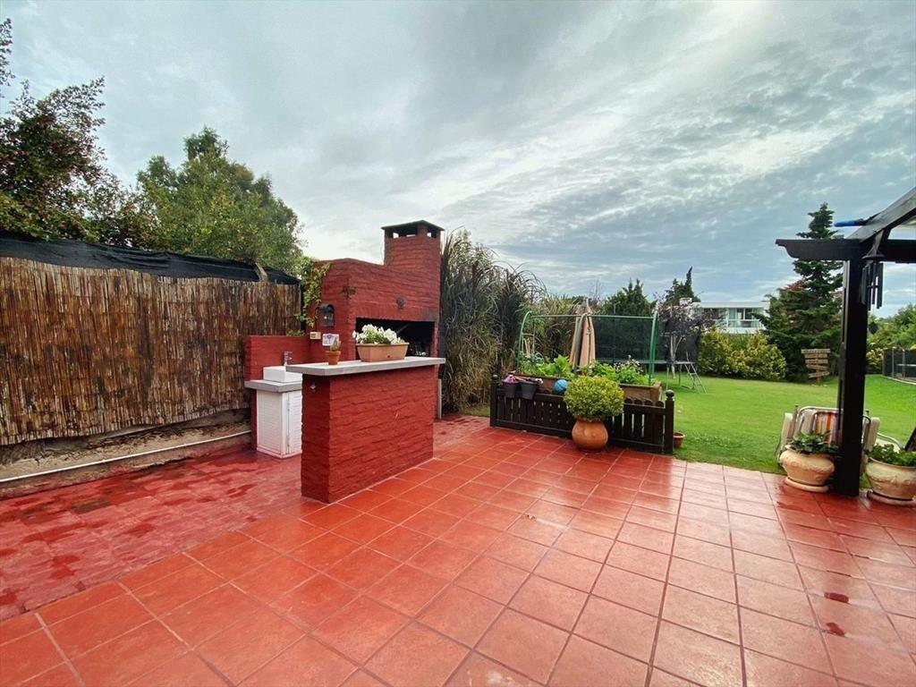 ALQUILER CASA EN BARRIO PRIVADO CON PISCINA