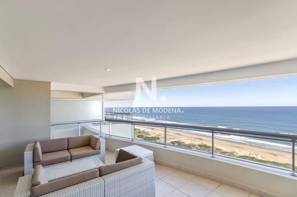 Se vende departamento de 3 dormitorios en la Brava- Punta d