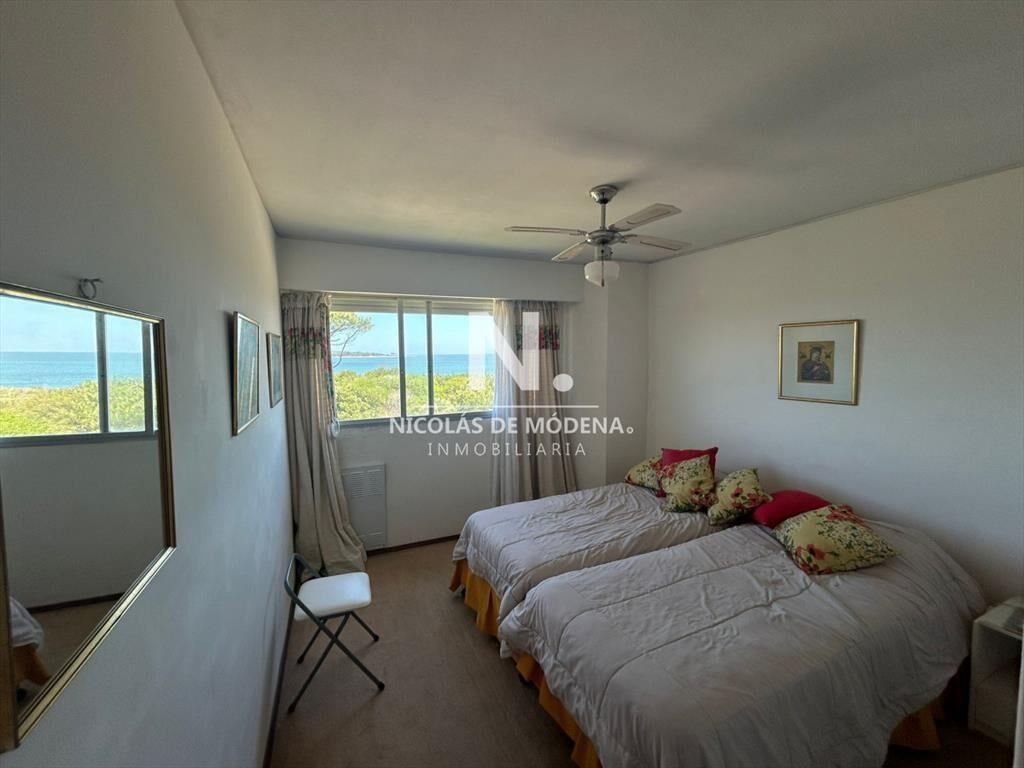 Apartamento de 4 dormitorios en Playa Mansa, del