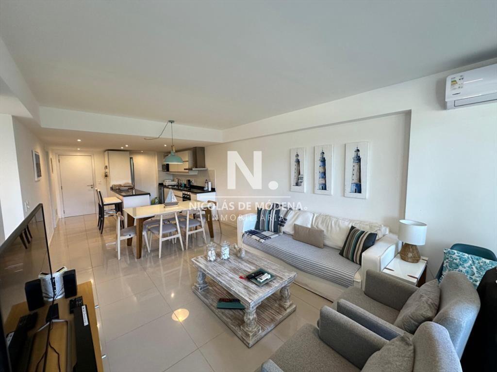 Vende en Punta del Este, apartamento de 3 dormitorios con v