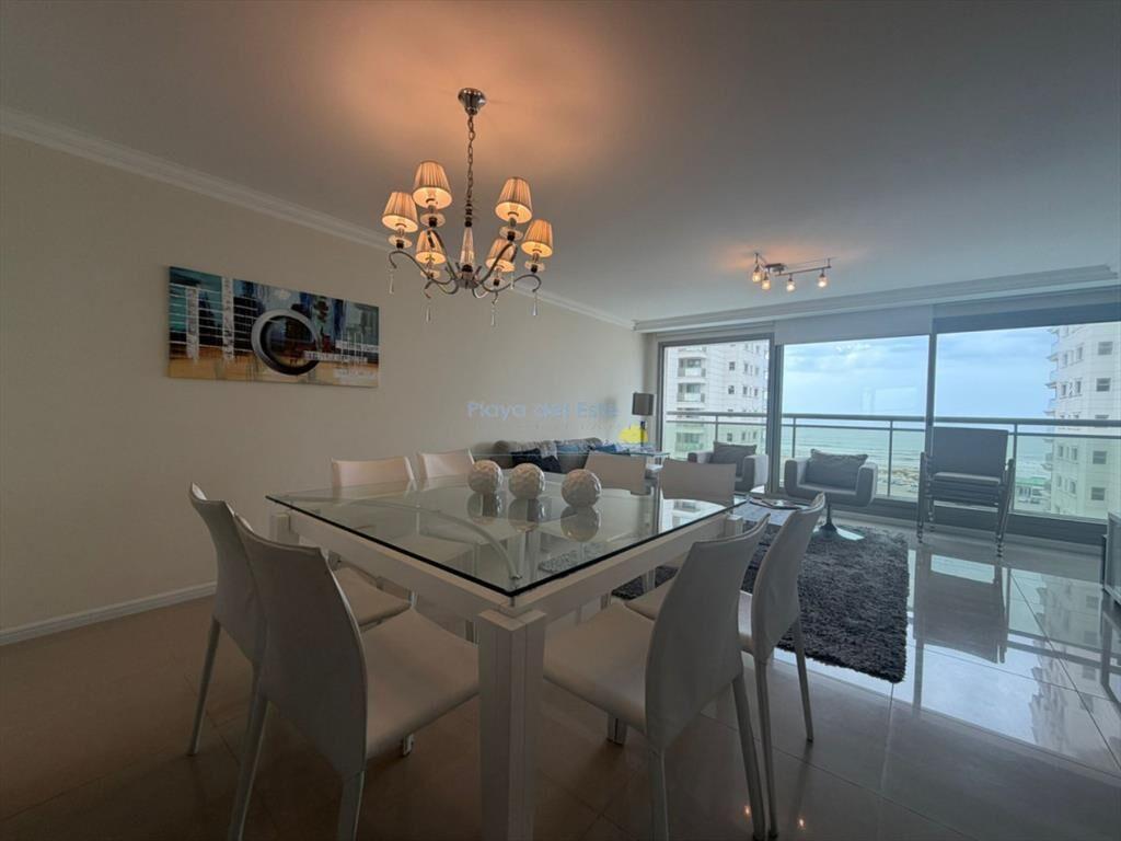 Apartamento de 3 dormitorios en Venta en Punta ,