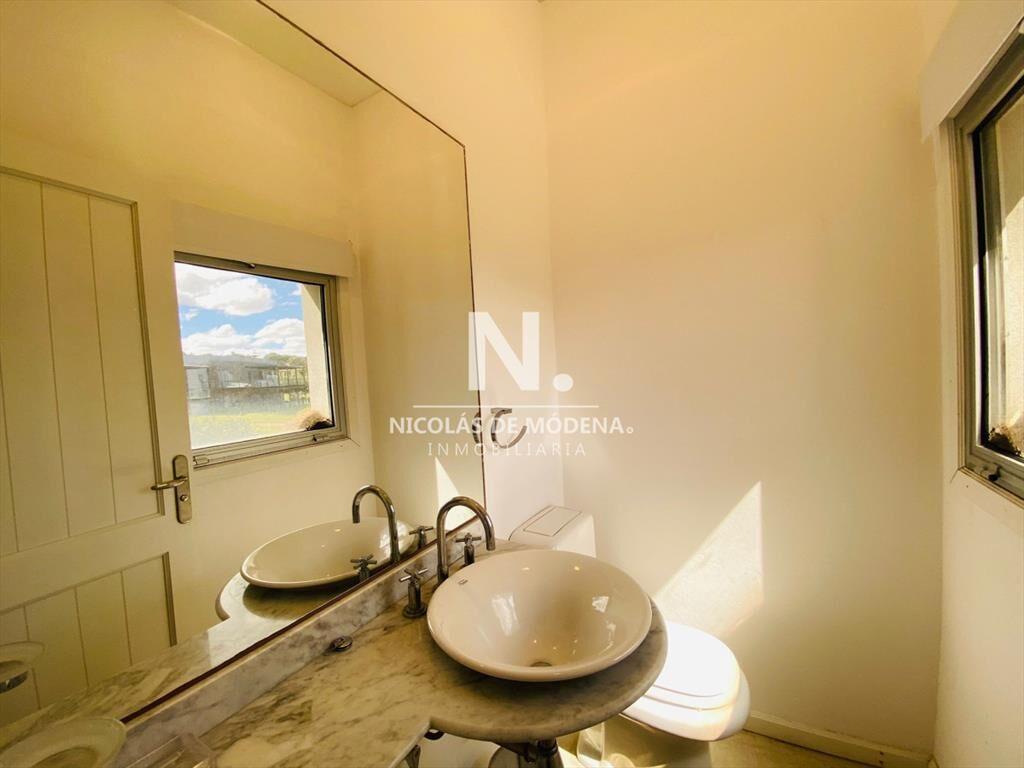 Casa en Venta 3 Suites y Dependencia en Barrio Privado Mana