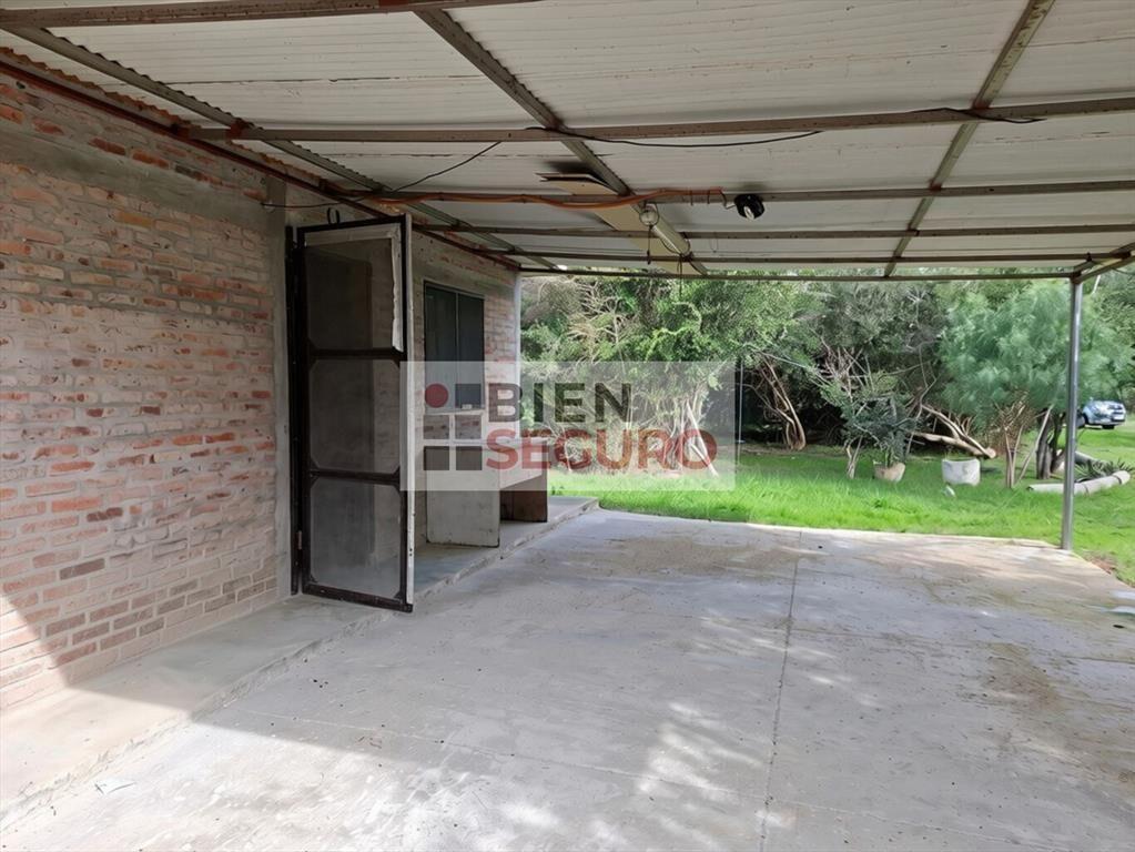 Sólida casa con gran terreno de 1.200 m², en venta en Las