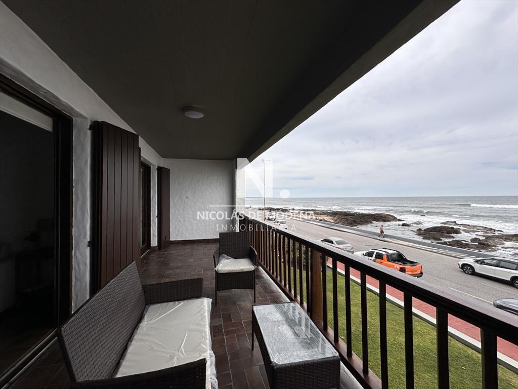 En venta apartamento de 2 dormitorios en Punta