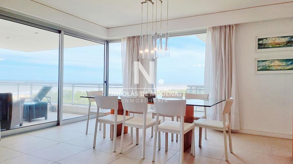 Apartamento esquinero en primera linea de la 4
