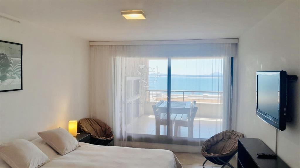 Venta de apartamento de dos dormitorios con dos