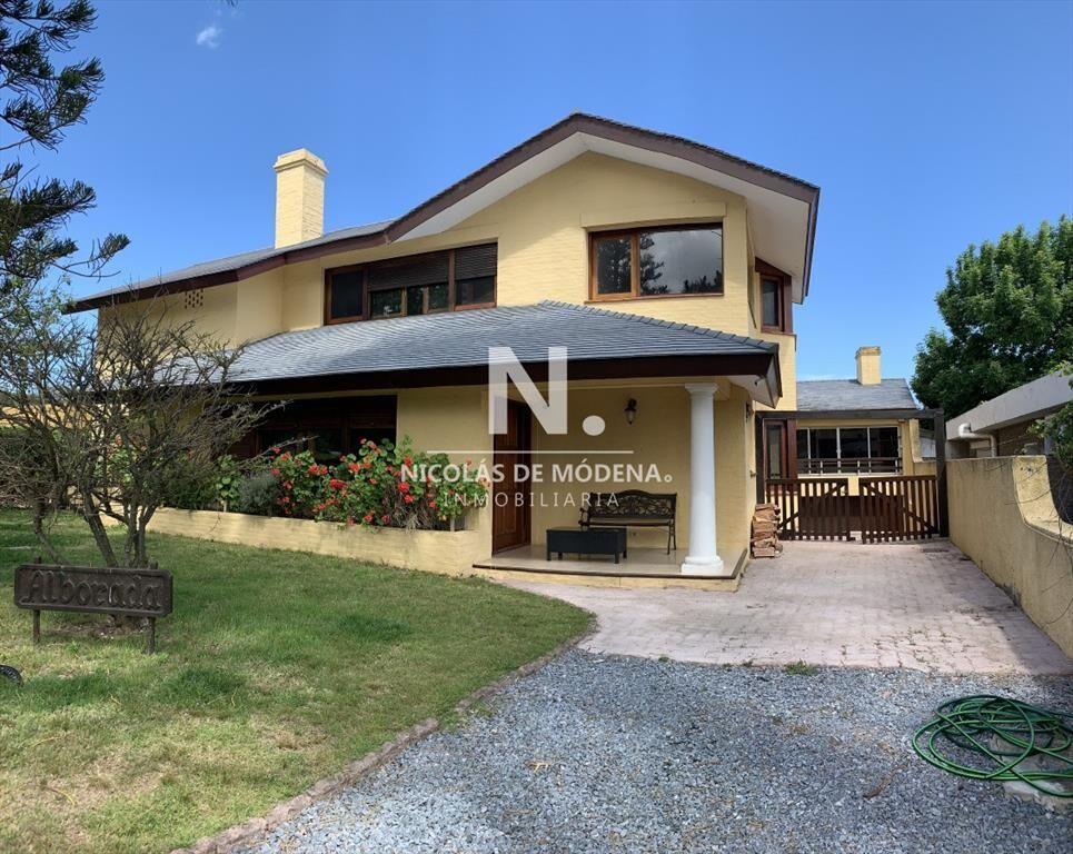 Casa en venta en zona residencial.