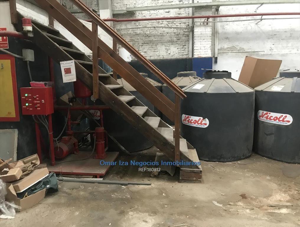 Venta local industrial con renta galpon deposito garaje