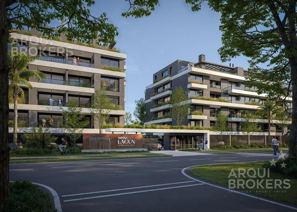 Apartamento de dos dormitorios en venta en Carrasco Este -