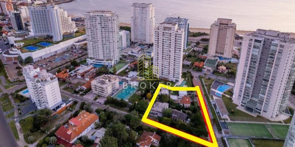Venta Lote de 2828m2 Punta del Este a metros del