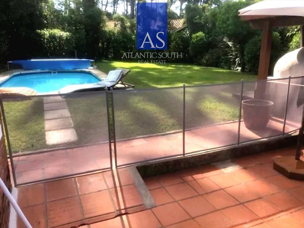 Casa 4 dormitorios con terreno jardines de zona