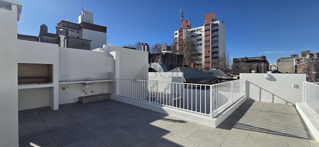 VENTA APARTAMENTO CON RENTA 1 DORMITORIO Y TERRAZA CON PARR