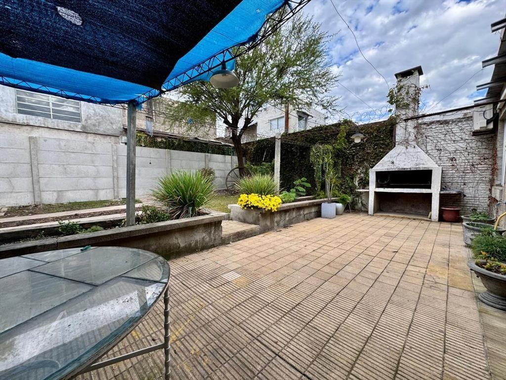 Casa semi equipada-con jardin + garage