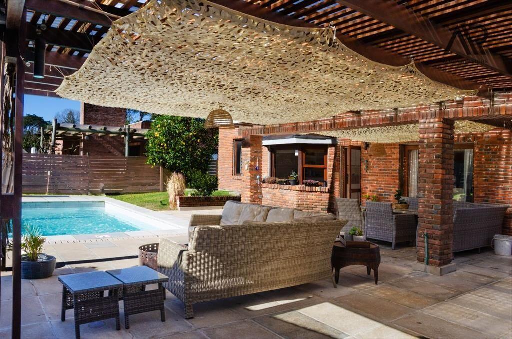 Casa en venta zona colegios 4 dormitorios en Punta del Este