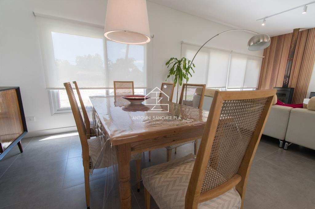 Moderna Casa con piscina climatizada. Barrio Marly. Proxima