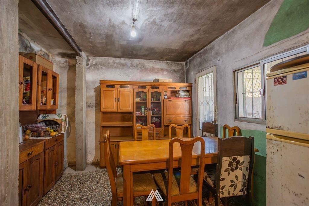 CASA EN LEZICA , GRAN POTENCIAL