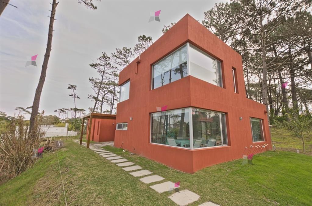 Moderna casa en Montoya