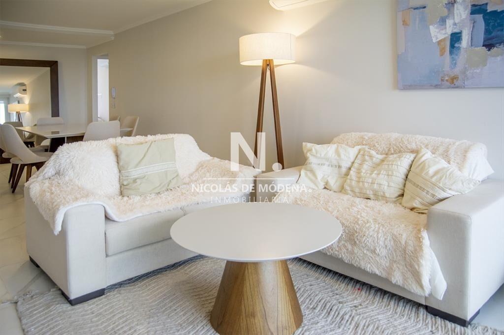 Apartamento de 2 dormitorios en Playa Mansa , Punta del est