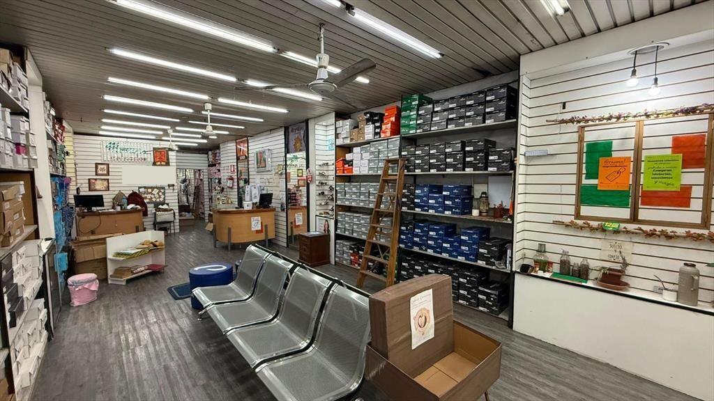 8 de octubre y Comercio, 450 m2 , 4,5 mts frente, salida As