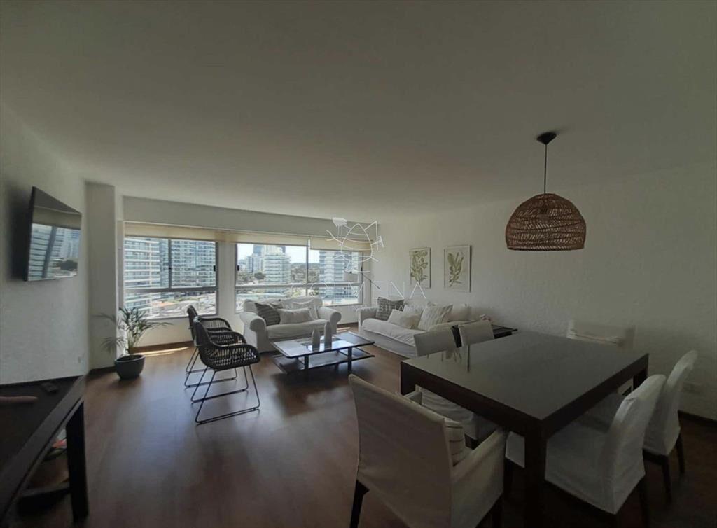 Apartamento en playa brava.