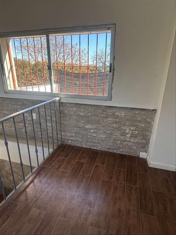 Terreno de 7 hectáreas con tres casas y otras mejoras.