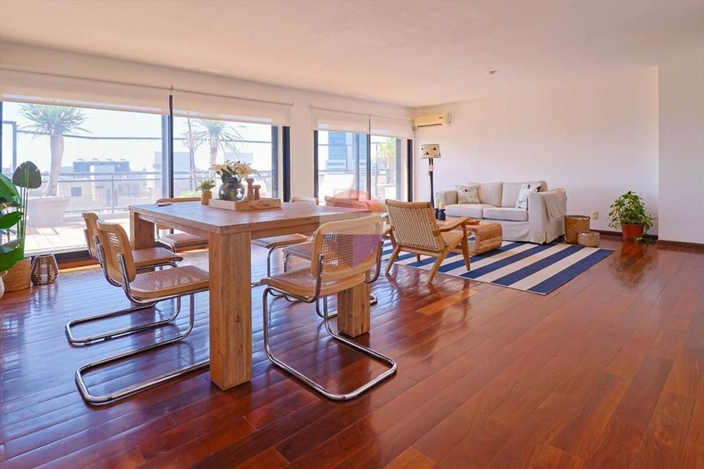 VENTA PENTHOUSE POCITOS, 3 DORM. SERVICIO, 3 GJES.