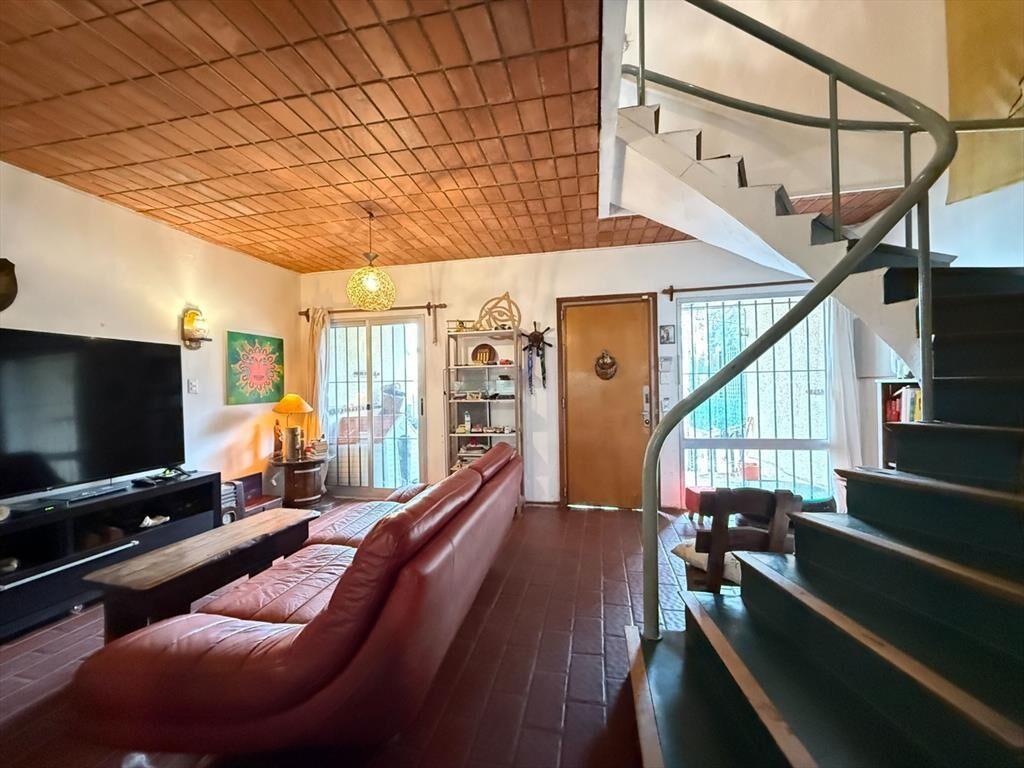 VENTA CASA MALVIN 4 DORM, BALCÓN, PATIO Y BARBACOA