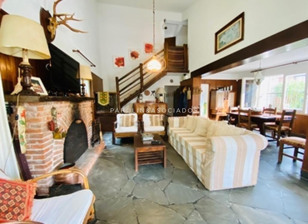 Casa En Venta de 6 Dormitorios en Mansa, Punta