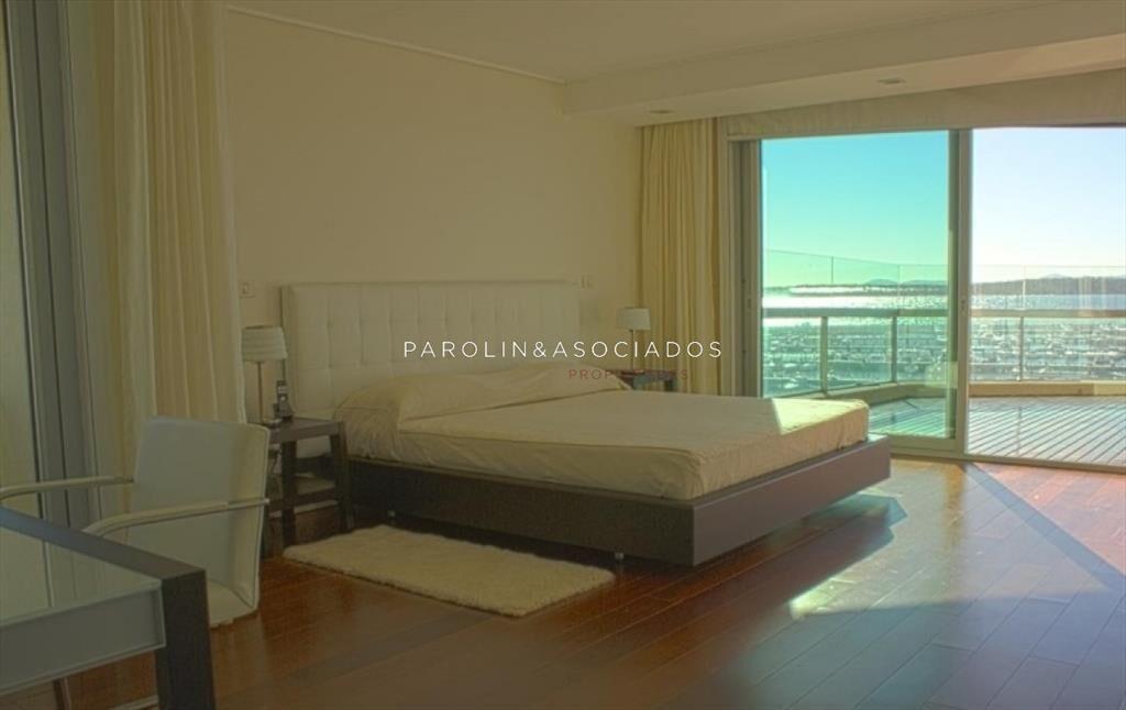 Penthouse de 4 dormitorios en venta en edificio