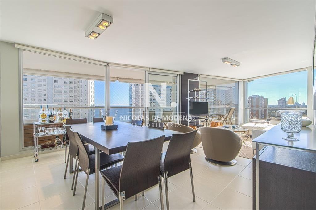 En venta departamento con balcon y 3 dormitorios