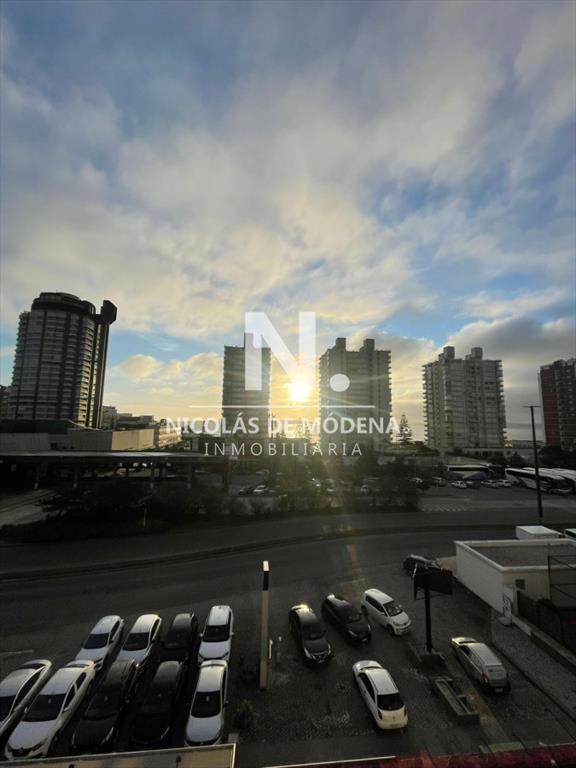Vende apartamento de 2 dormitorios con agradable
