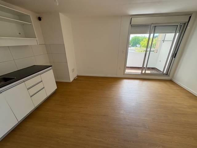 Alquiler - Apartamento con tres dormitorios y terraza en La