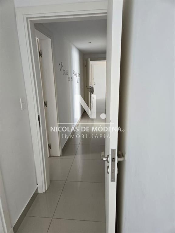 Vende apartamento de 3 dormitorios en Playa Punta