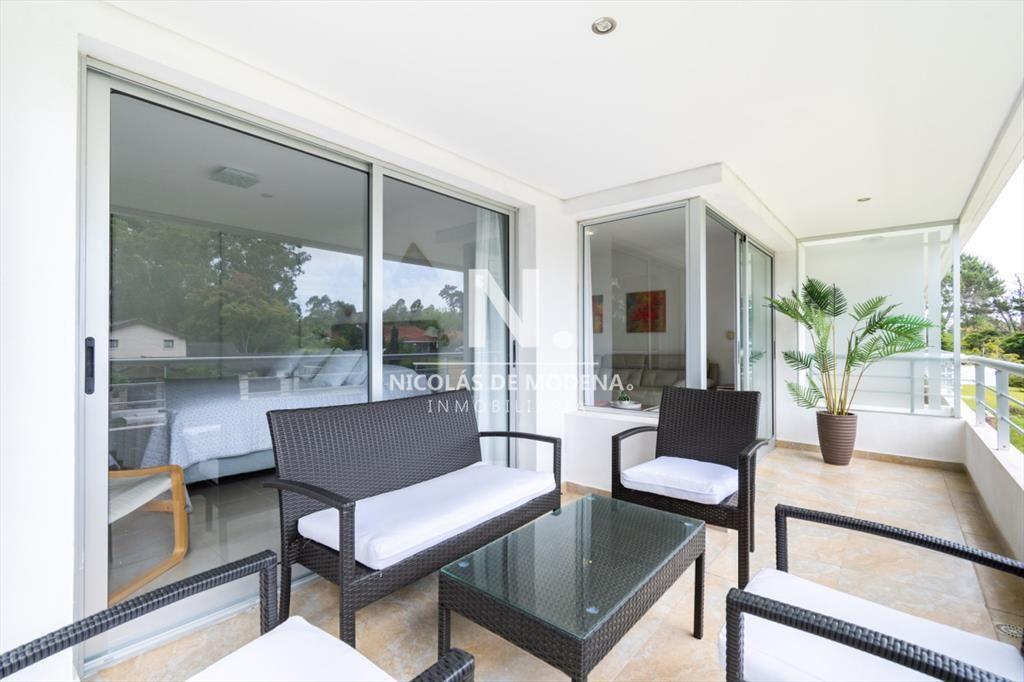 Muy buen apartamento de Tres dormitorios y Azotea con Parri