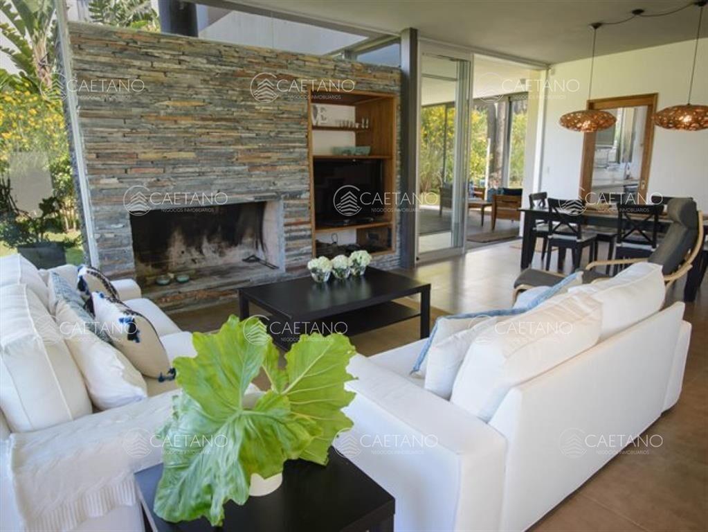 ESPECTACULAR CASA EN RINCON DEL INDIO