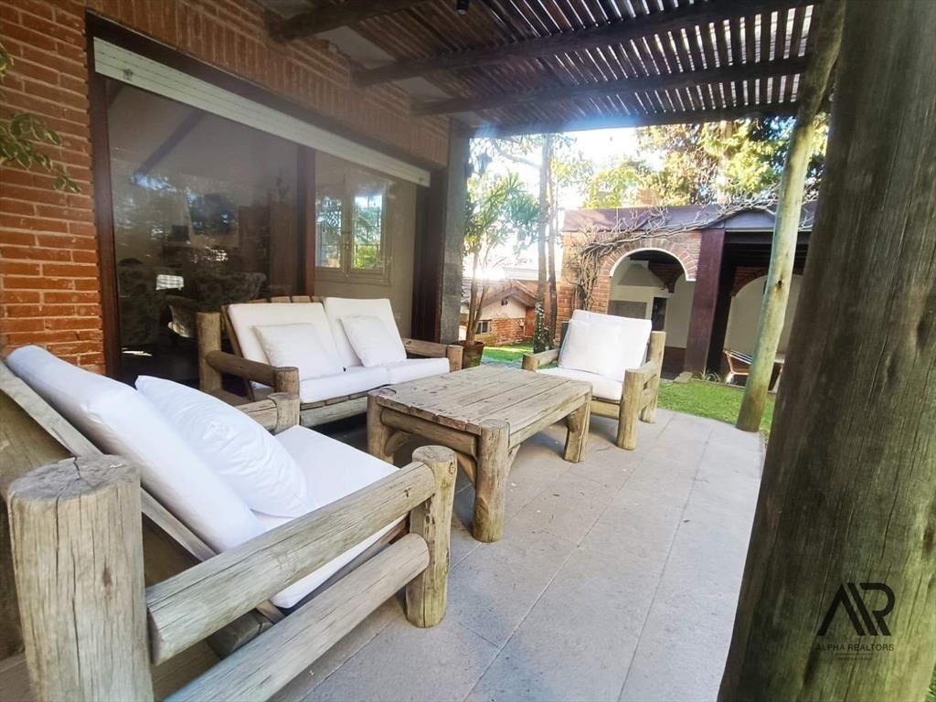 Casa en venta c/ cochera en Roosevelt