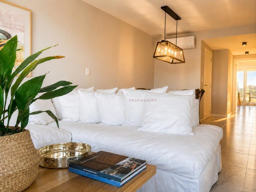 Vende apartamento con vista al mar de 3 suites,