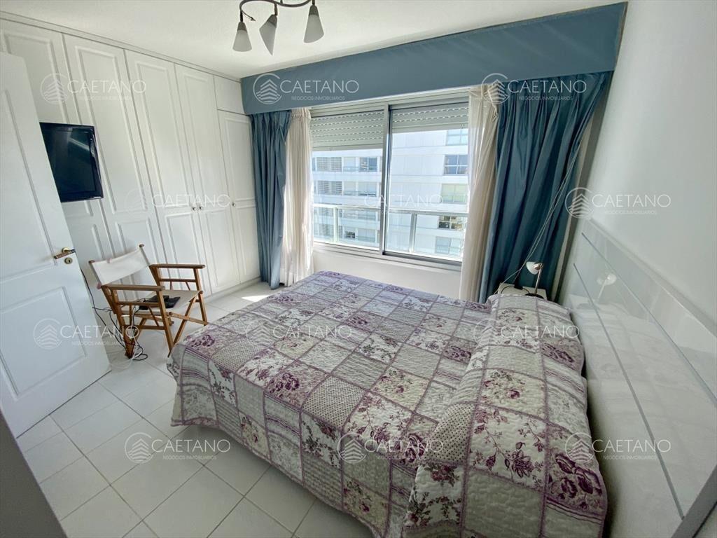Venta apartamento 3 dormitorios más dependencia,
