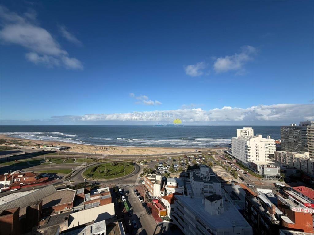 Apartamento de 3 dormitorio en alquiler anual e ,