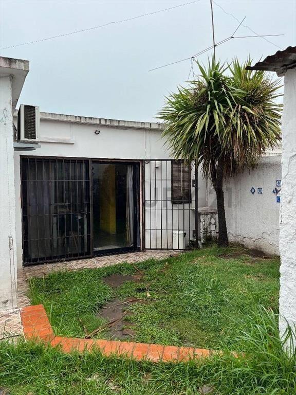Casa en Centro de Pando con garage Apta para Banco