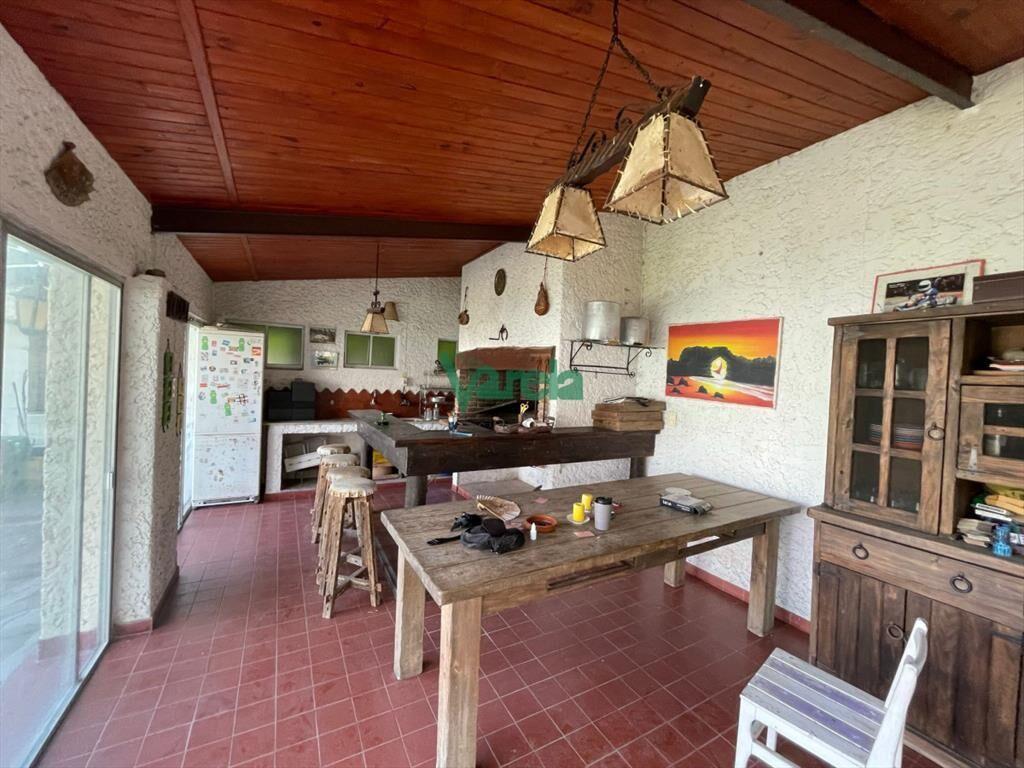 Venta casa en Atlantida, 4 dorm, 3 baños, estufa