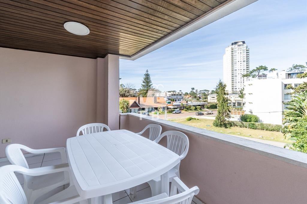 Apartamento en venta Playa Mansa 3 dormitorios -